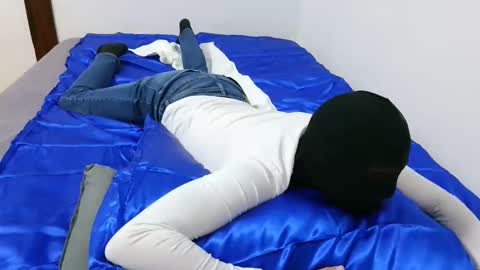 Snapshot of spyboyxx25 chatting on November 9, 2025, 5:44 pm boyxxx25 online show from November 9, 2025, 5:44 pm