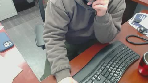 Snapshot of squirrelly82 chatting on December 3, 2024, 9:34 pm make me cum c2c talk to me online show from December 3, 2024, 9:34 pm