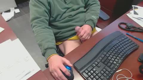 Snapshot of squirrelly82 chatting on December 27, 2024, 5:48 pm make me cum c2c talk to me online show from December 27, 2024, 5:48 pm