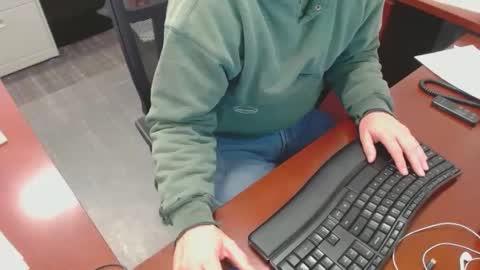 Snapshot of squirrelly82 chatting on January 16, 2025, 10:12 pm make me cum c2c talk to me online show from January 16, 2025, 10:12 pm