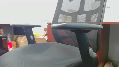 Snapshot of squirrelly82 chatting on February 20, 2025, 9:53 pm make me cum c2c talk to me online show from February 20, 2025, 9:53 pm