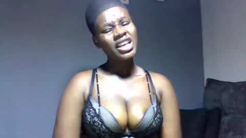 Snapshot of squiter_girlie chatting on January 8, 2026, 5:04 pm Squiter online show from January 8, 2026, 5:04 pm