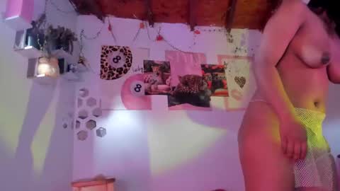 Snapshot of srsexy98 chatting on October 17, 2025, 9:39 pm srsexy98 online show from October 17, 2025, 9:39 pm