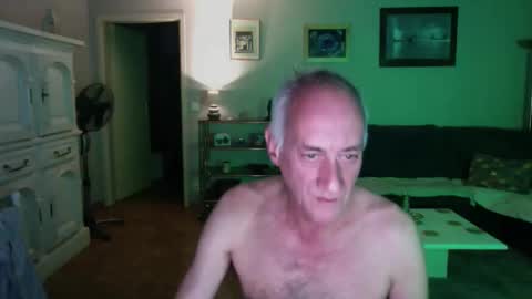 sscroli23 online show from December 16, 2025, 8:47 pm