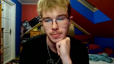 Snapshot of st1eve chatting on December 1, 2025, 4:23 pm st1eve online show from December 1, 2025, 4:23 pm