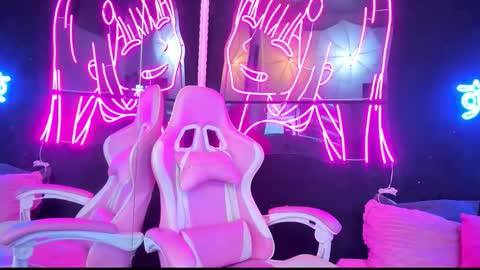 staarlightt online show from October 13, 2025, 9:26 pm