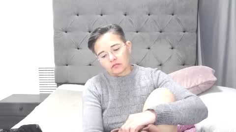 staceydarling online show from October 27, 2025, 6:28 am