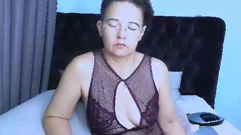 Snapshot of staceydarling chatting on July 8, 2026, 9:14 am staceydarling online show from July 8, 2026, 9:14 am
