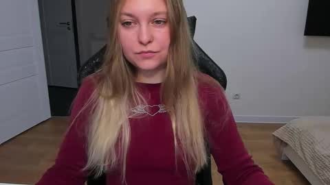 Stacy  online show from December 19, 2025, 10:55 am