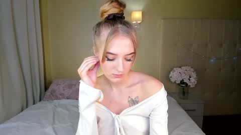 Snapshot of stacy_riiver chatting on February 22, 2025, 11:24 am Stacy Mon Tue Wed Thu Fri Sun GMT GMT 3 1000am - 0400pm online show from February 22, 2025, 11:24 am