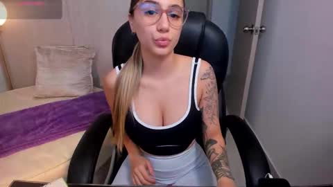 Stacy Conner online show from November 27, 2025, 6:32 pm