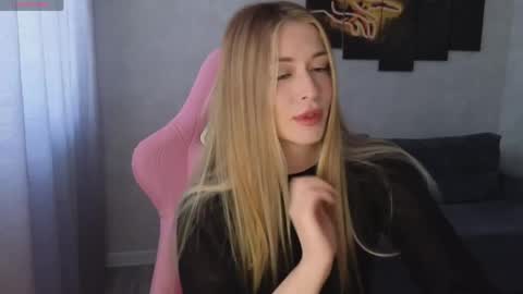 Stacy online show from May 18, 2026, 1:35 am