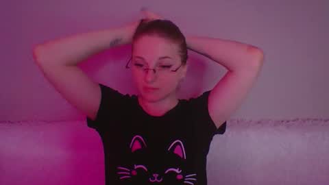 star_girlish online show from October 24, 2025, 5:42 pm