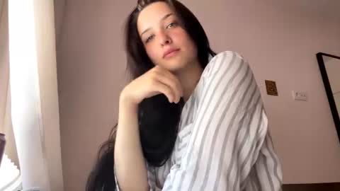 Lola online show from June 26, 2026, 10:41 am