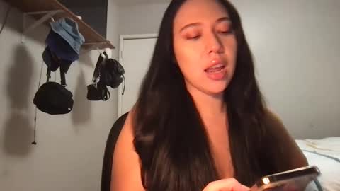 Snapshot of starlitdreams777 chatting on March 8, 2025, 4:45 am starlitdreams777 online show from March 8, 2025, 4:45 am