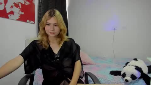 Snapshot of starmoonly chatting on December 1, 2025, 9:20 pm starmoonly online show from December 1, 2025, 9:20 pm