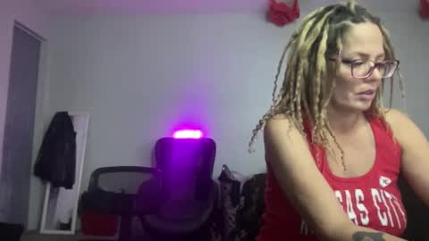 Snapshot of starrlane9999 chatting on December 4, 2024, 3:15 am Starrlane9999 online show from December 4, 2024, 3:15 am