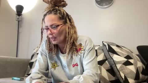 Snapshot of starrlane9999 chatting on December 13, 2024, 3:32 pm Starrlane9999 online show from December 13, 2024, 3:32 pm