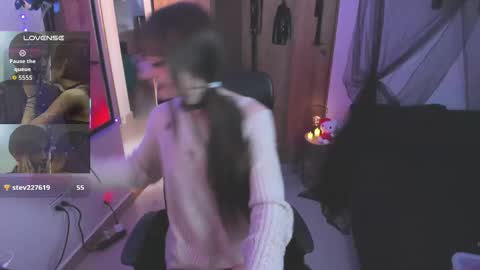 Snapshot of starrraura chatting on December 1, 2025, 6:13 pm Star Aura online show from December 1, 2025, 6:13 pm