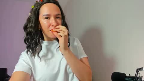 Snapshot of stayluna chatting on December 16, 2025, 8:03 pm stayluna online show from December 16, 2025, 8:03 pm