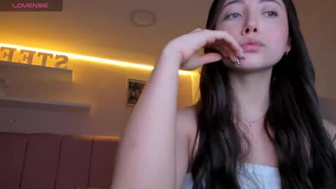 Stefa Gomez  online show from March 6, 2025, 5:22 pm