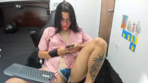 julieth-cancer online show from September 17, 2025, 1:51 am