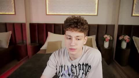 Esrefan online show from March 8, 2026, 8:34 pm