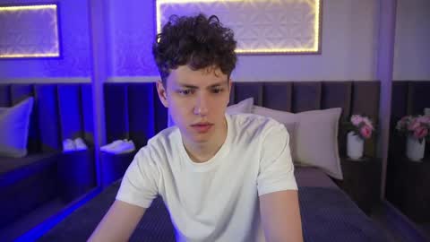 Esrefan online show from March 30, 2026, 8:21 pm