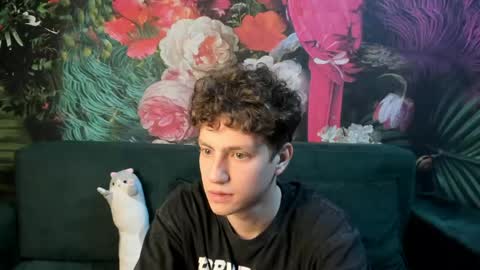 Esrefan online show from April 12, 2026, 7:41 pm