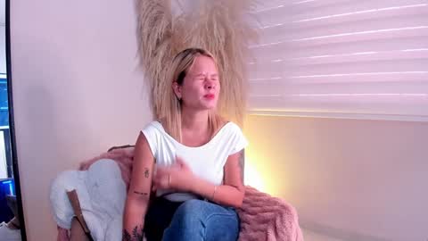 Snapshot of stefannny_ chatting on January 1, 2025, 11:49 am Stefanny online show from January 1, 2025, 11:49 am