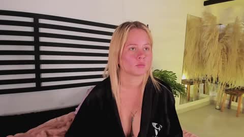 Snapshot of stefannny_ chatting on January 7, 2025, 3:23 pm Stefanny online show from January 7, 2025, 3:23 pm