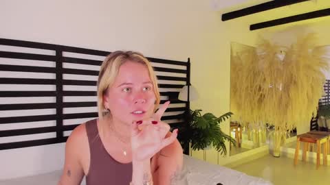 Snapshot of stefannny_ chatting on February 2, 2025, 5:26 pm Stefanny online show from February 2, 2025, 5:26 pm