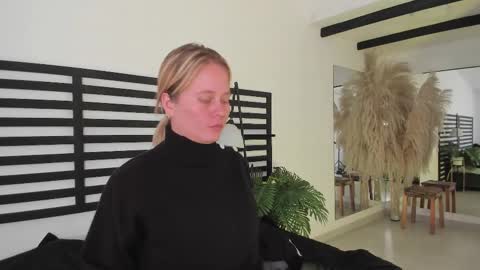 Snapshot of stefannny_ chatting on February 18, 2025, 6:37 pm Stefanny online show from February 18, 2025, 6:37 pm