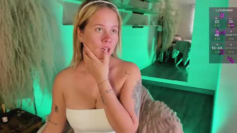 Snapshot of stefannny_ chatting on February 27, 2025, 12:02 pm Stefanny online show from February 27, 2025, 12:02 pm