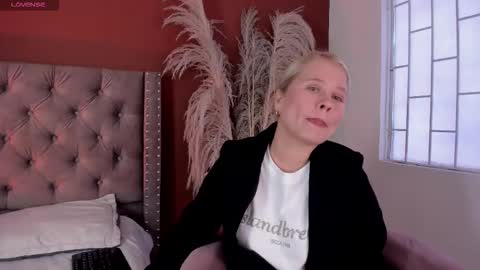 Snapshot of stefannny_ chatting on January 7, 2026, 12:40 pm Stefanny online show from January 7, 2026, 12:40 pm