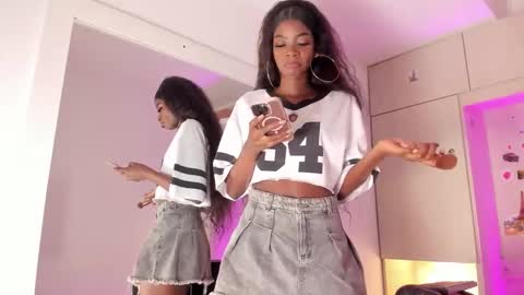 stefannyevans_ online show from November 21, 2025, 12:59 pm