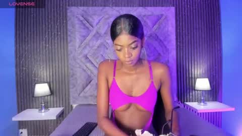stefannyevans_ online show from May 12, 2026, 1:19 pm