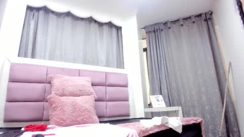 Stefany  online show from November 4, 2025, 8:19 pm