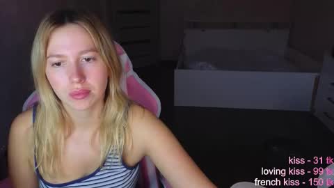 stefany_and_bettany online show from October 23, 2025, 2:05 pm