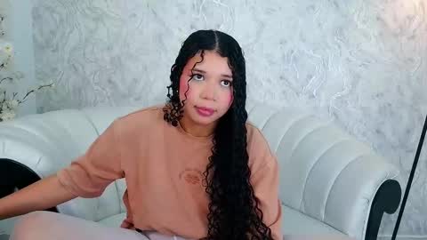 Stefany Gomez  online show from December 14, 2025, 7:40 pm