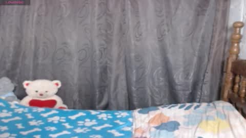 stefany_pablo1 online show from November 9, 2025, 1:42 pm