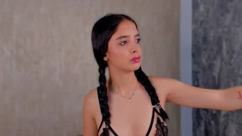 stefanyrousse online show from September 26, 2025, 11:47 am