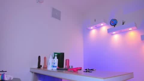 Stefany Bratz online show from March 11, 2026, 5:02 am