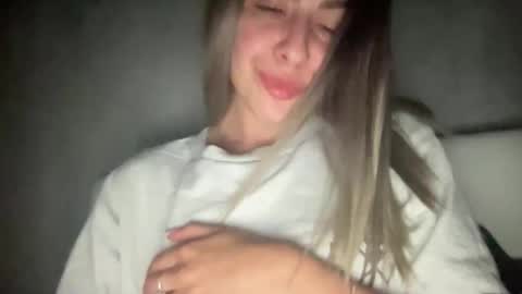 Snapshot of stefy_glow chatting on September 16, 2025, 8:32 pm stefy_glow online show from September 16, 2025, 8:32 pm