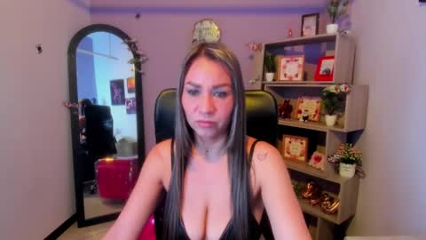 stefy_zea online show from October 27, 2025, 6:01 pm