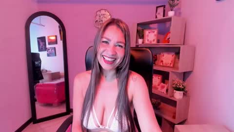 stefy_zea online show from November 18, 2025, 6:45 pm