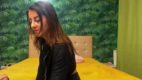 Snapshot of stella_john chatting on December 6, 2024, 9:21 am Stella John online show from December 6, 2024, 9:21 am