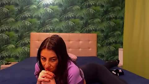 Snapshot of stella_john chatting on January 4, 2025, 8:39 am Stella John online show from January 4, 2025, 8:39 am