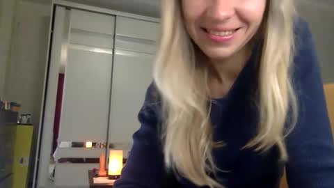 Snapshot of stella_walters chatting on October 29, 2025, 9:49 pm stella_walters online show from October 29, 2025, 9:49 pm