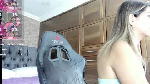 Snapshot of stella_xue chatting on January 3, 2025, 2:10 am Estella online show from January 3, 2025, 2:10 am